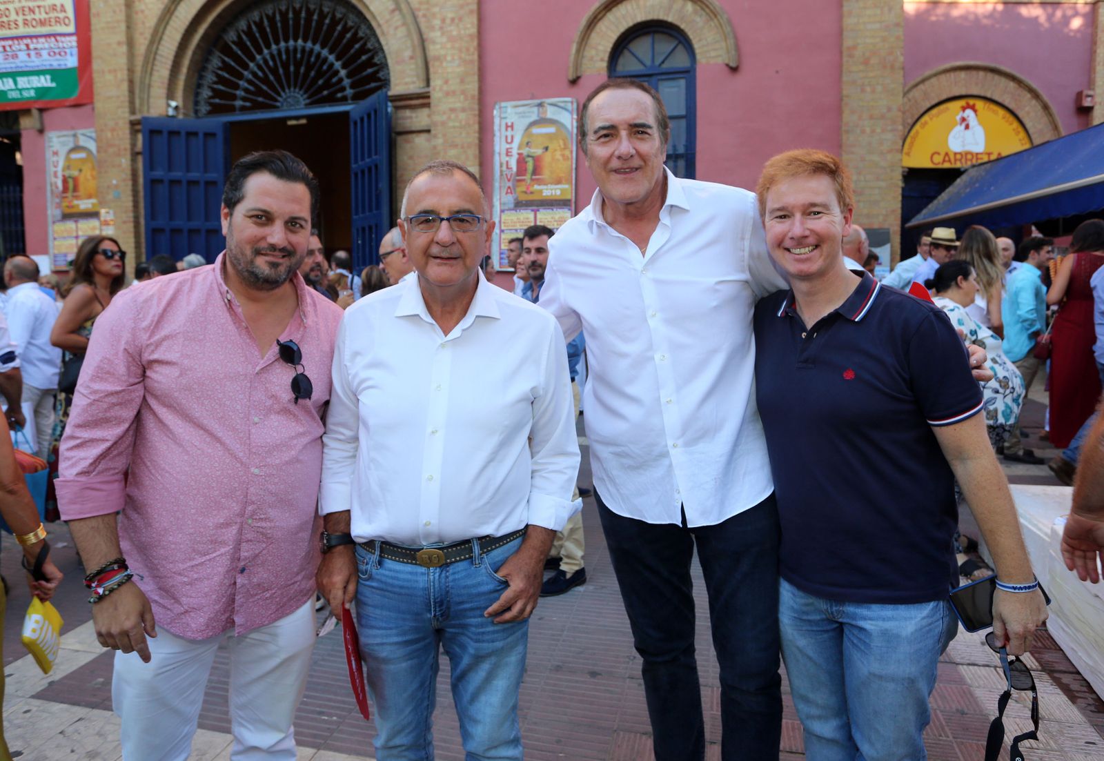 Imágenes del ambiente de la corrida del 2 de agosto en la Plaza de Toros de la Merced