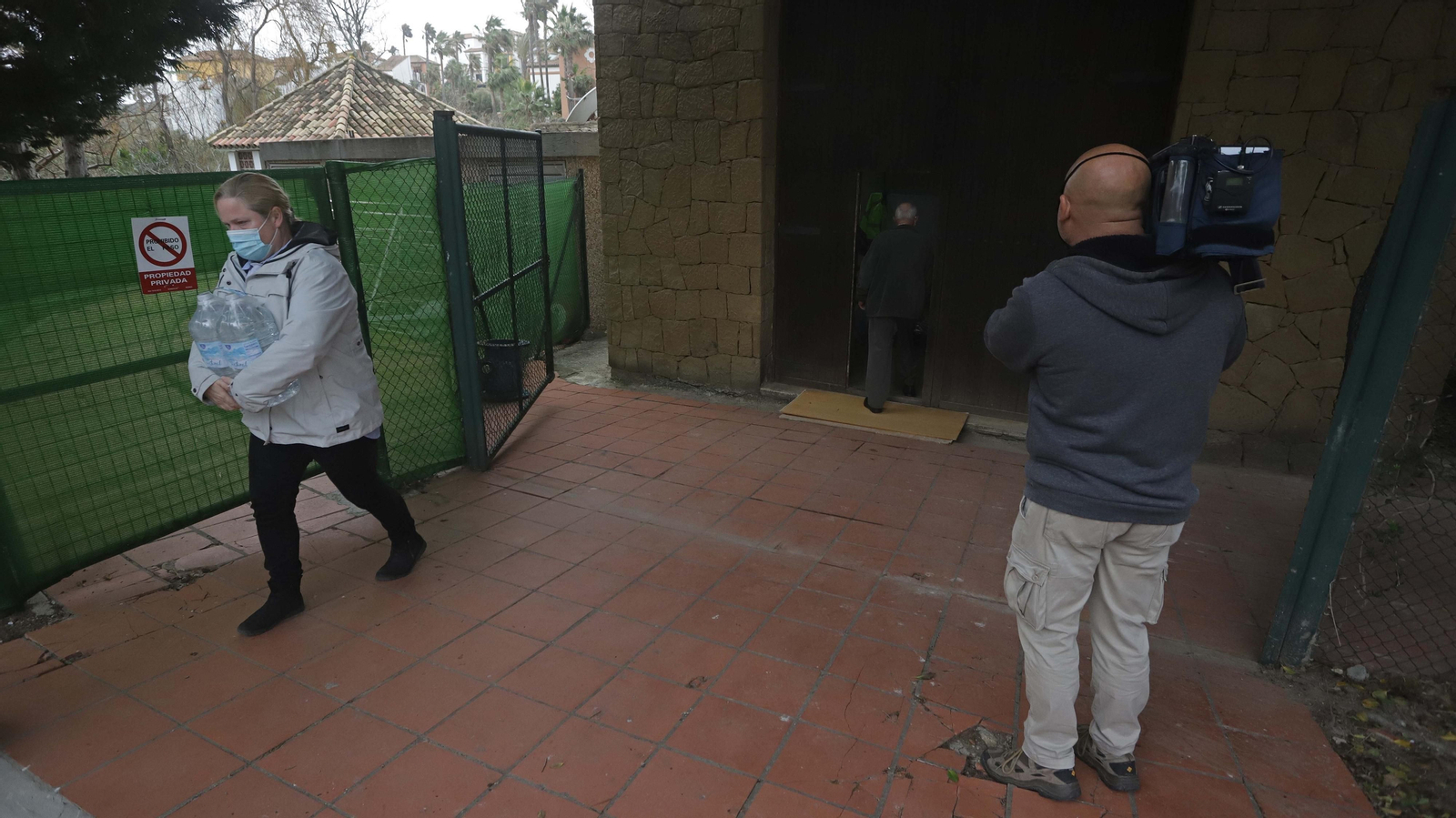 Fotos del reparto de agua de Aqualia  en La Alcaidesa