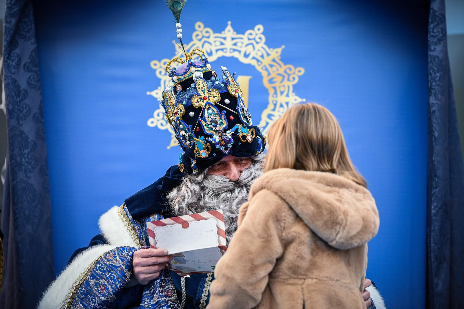 Imágenes de la entrega de cartas a SSMM Los Reyes Magos en el Ayuntamiento