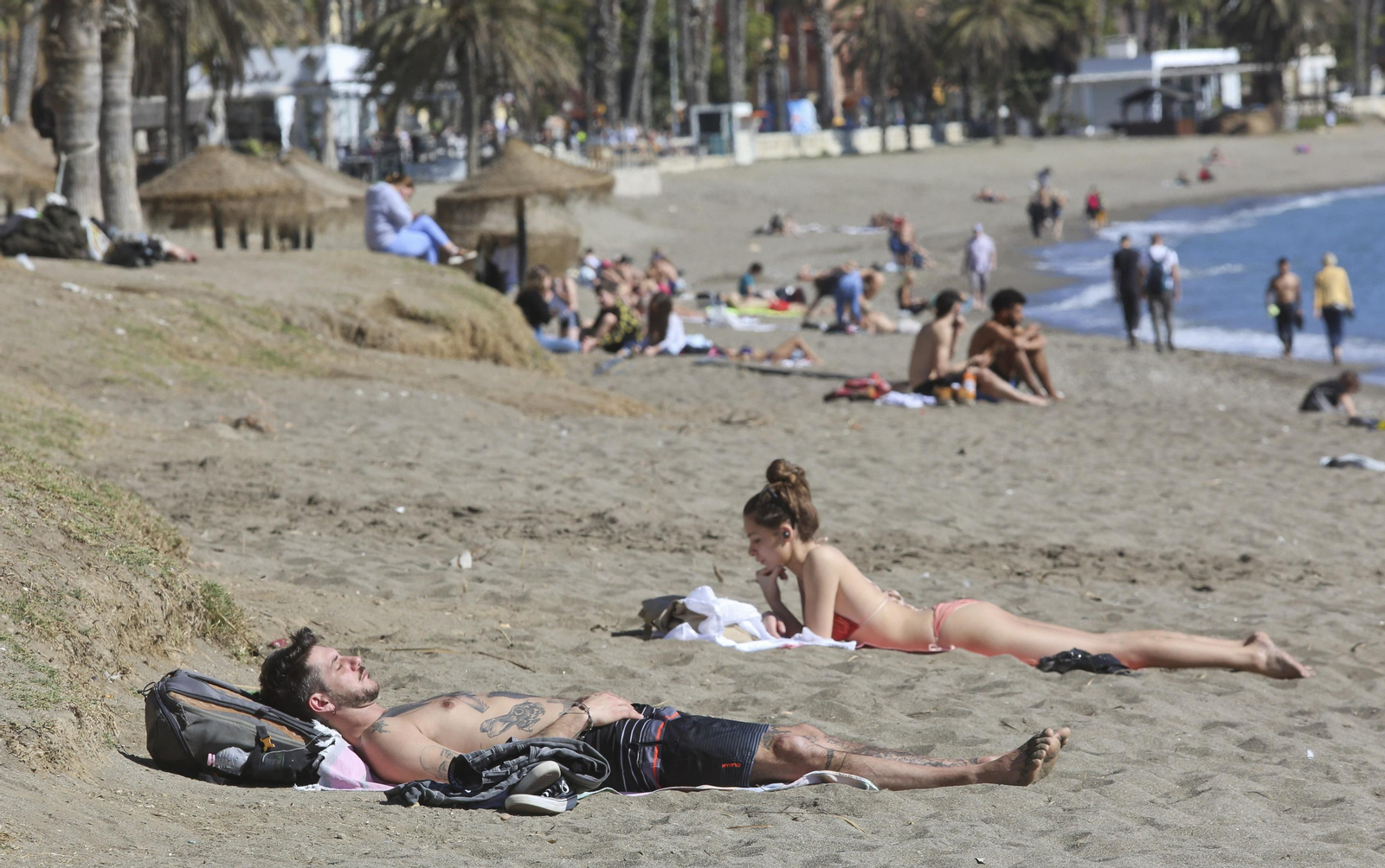 Las fotos de las playas de Málaga ante un calor que "no es normal"