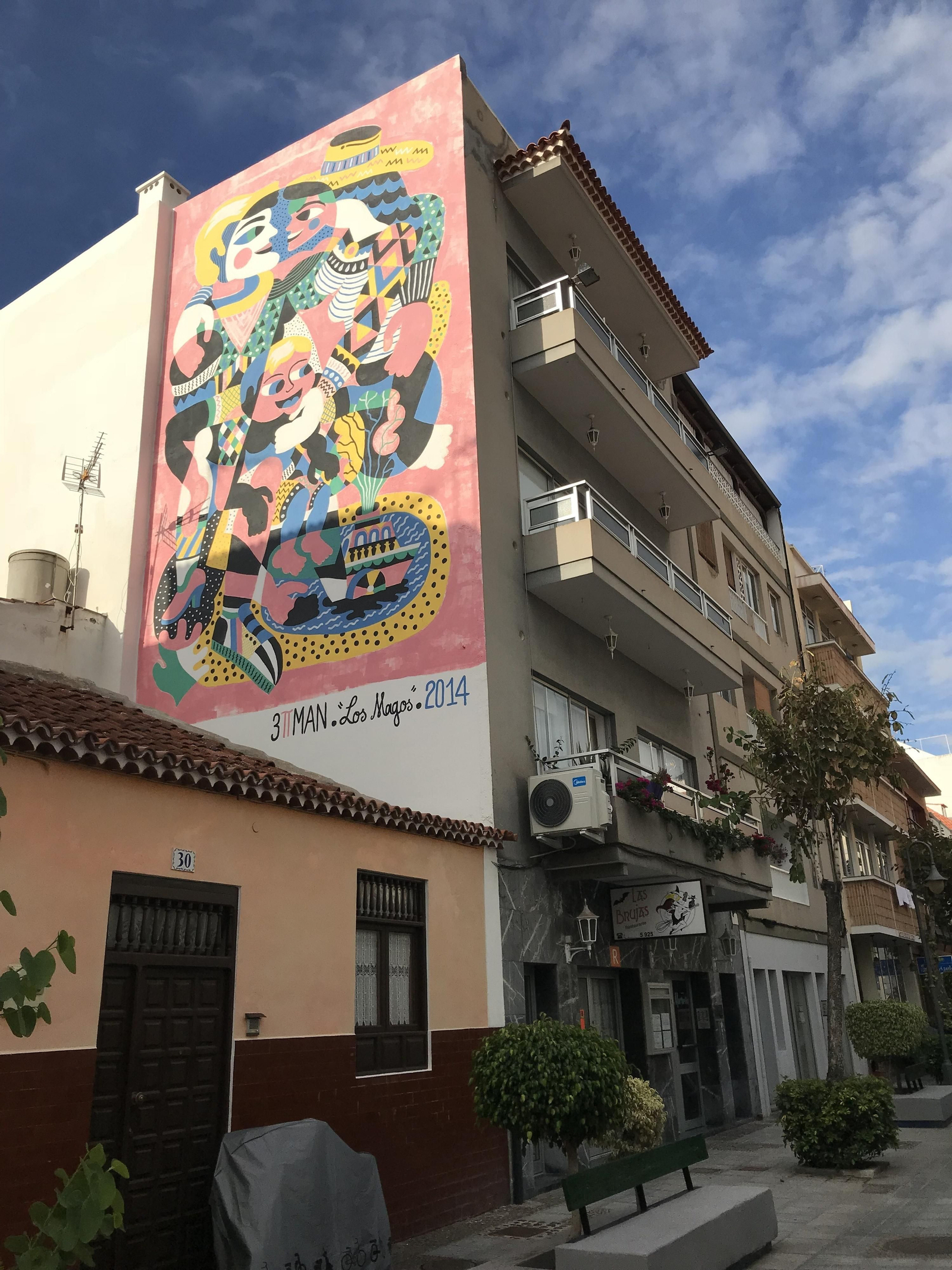 24. El arte urbano también es visible en Puerto de la Cruz.