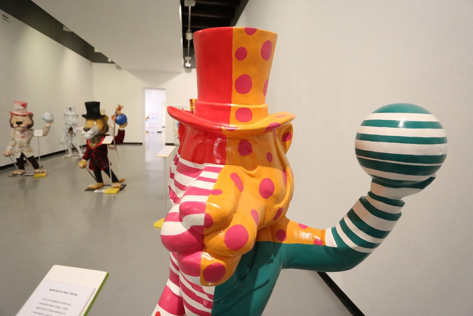 Las imágenes de la exposición 'La Vuelta de Willy Fog con Apadis'