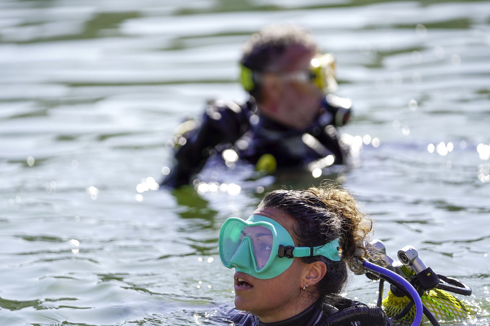 La limpieza solidaria del Guadalquivir en el Centro Náutico del Alamillo, todas las fotos