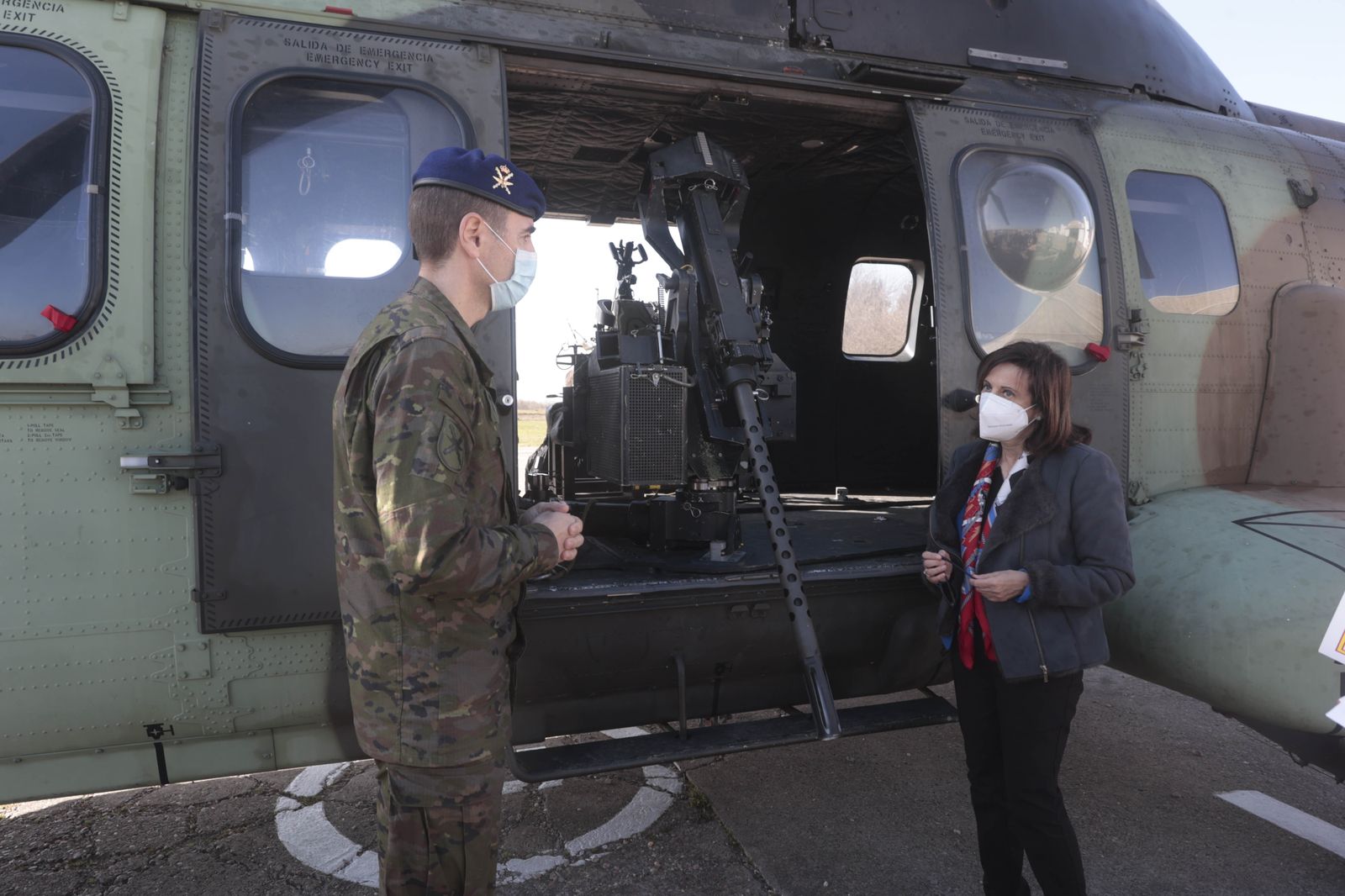 La visita de Margarita Robles a la Base del Copero en imágenes