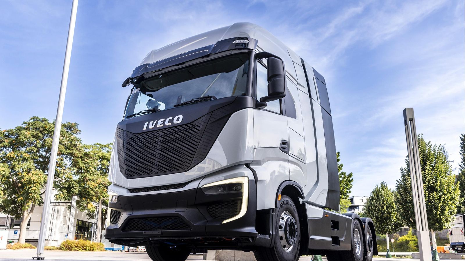 Un Iveco S-Way transformado por Nikola sería el primer camión con tecnología de Bosch movido por hidrógeno.