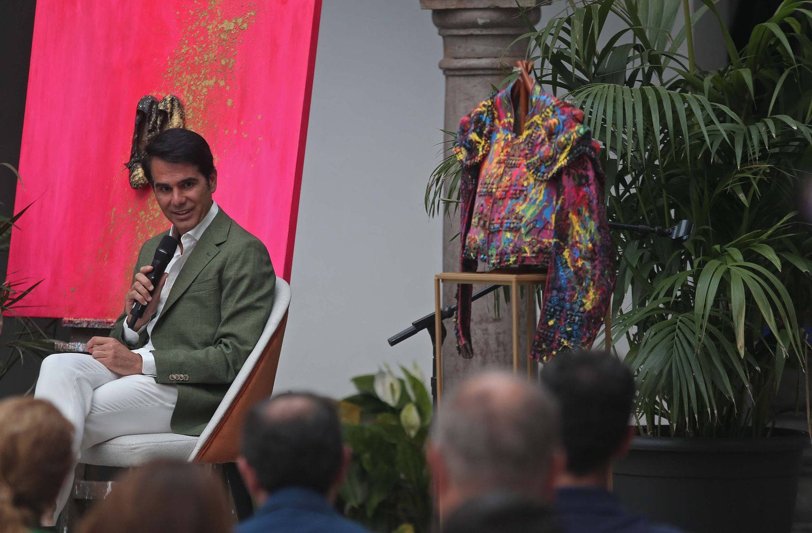 “Ser taurino es progre: veinte años de la alternativa de Vega”, en imágenes