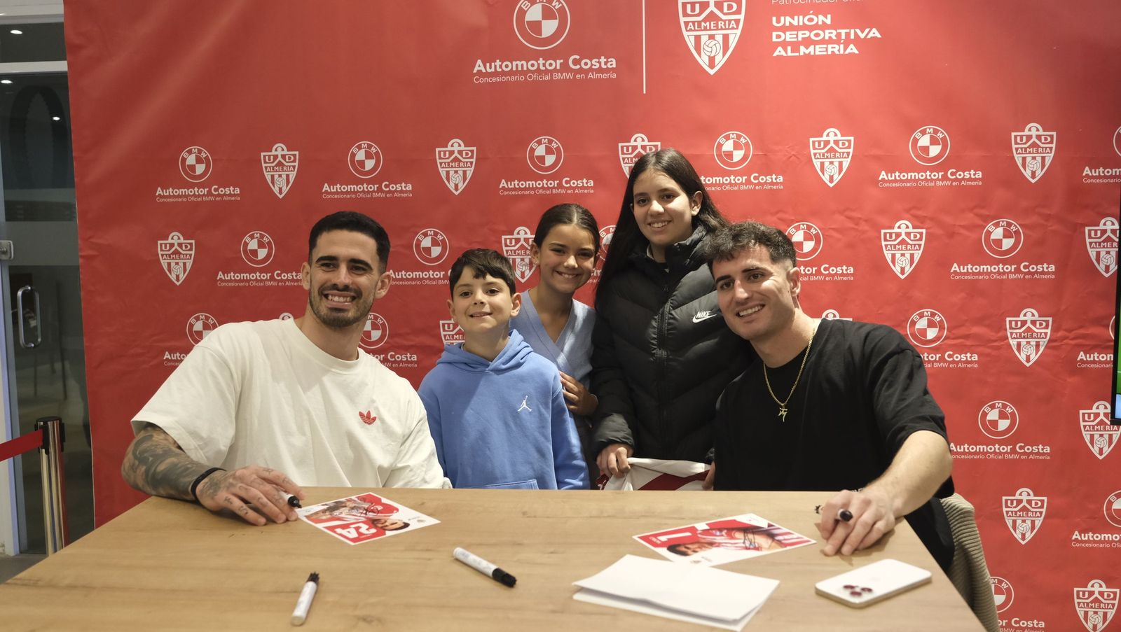 La firma de autógrafos de Jon Morcillo y Miguel de la Fuente en Automotor Costa BMW