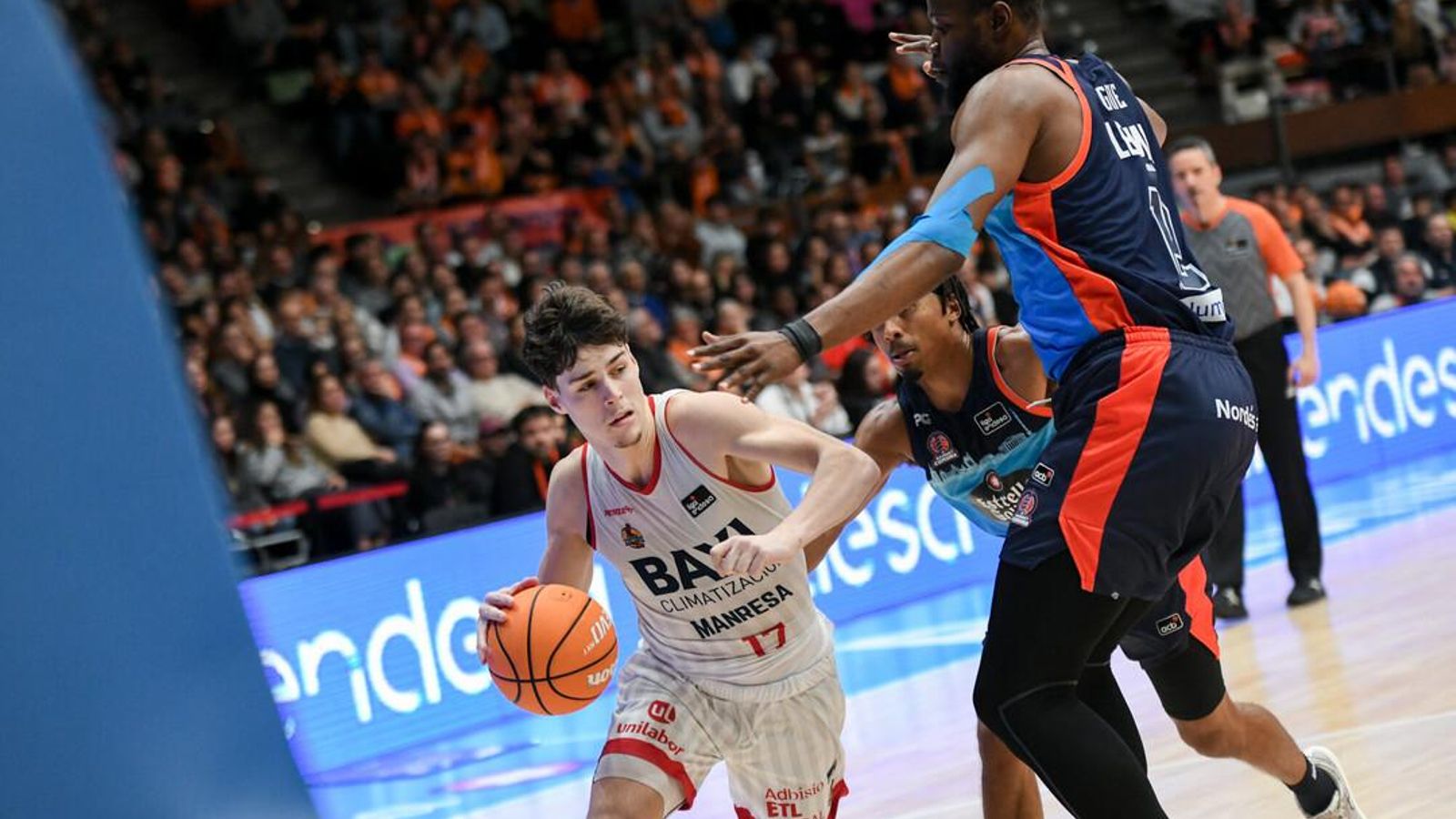 Mario Saint-Supéry guía el triunfo de BAXI Manresa ante Leyma Coruña Mario Saint-Supéry guía el triunfo de BAXI Manresa ante Leyma Coruña