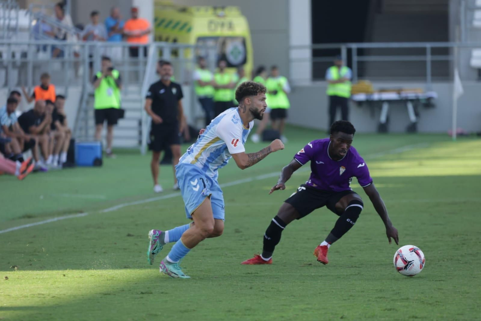 Las mejores fotos del ambiente en el Municipal de La Línea para el Málaga - Córdoba CF