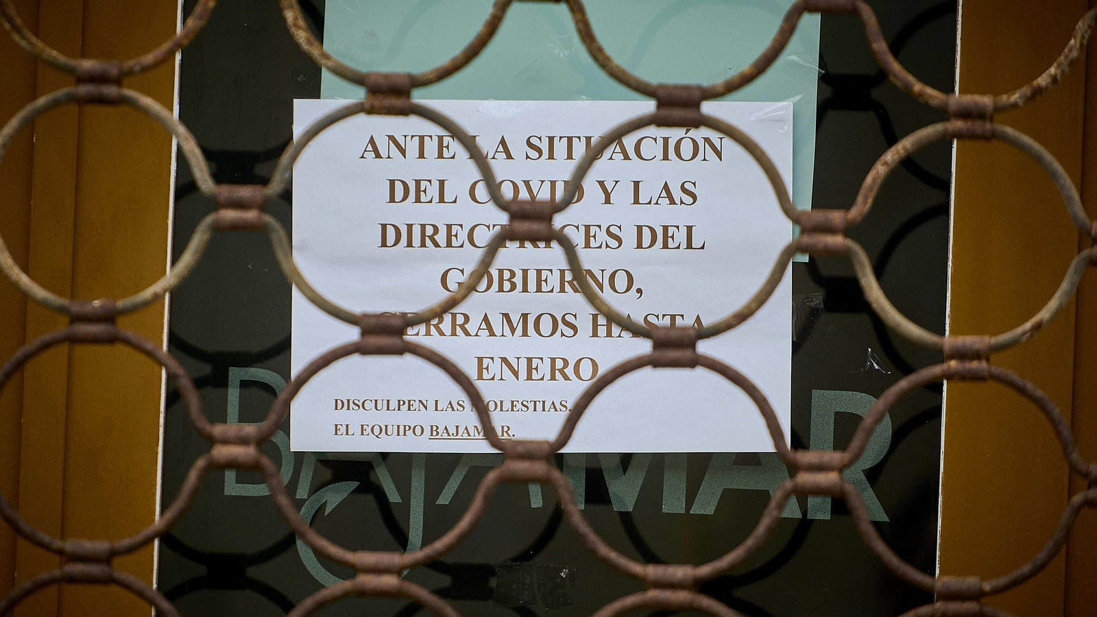 Un establecimiento de hostelería de los alrededores del Mercado Central, cerrado desde hace meses, con un anuncio de apertura en estas fechas que no se ha producido. Un establecimiento de hostelería de los alrededores del Mercado Central, cerrado desde hace meses, con un anuncio de apertura en estas fechas que no se ha producido.