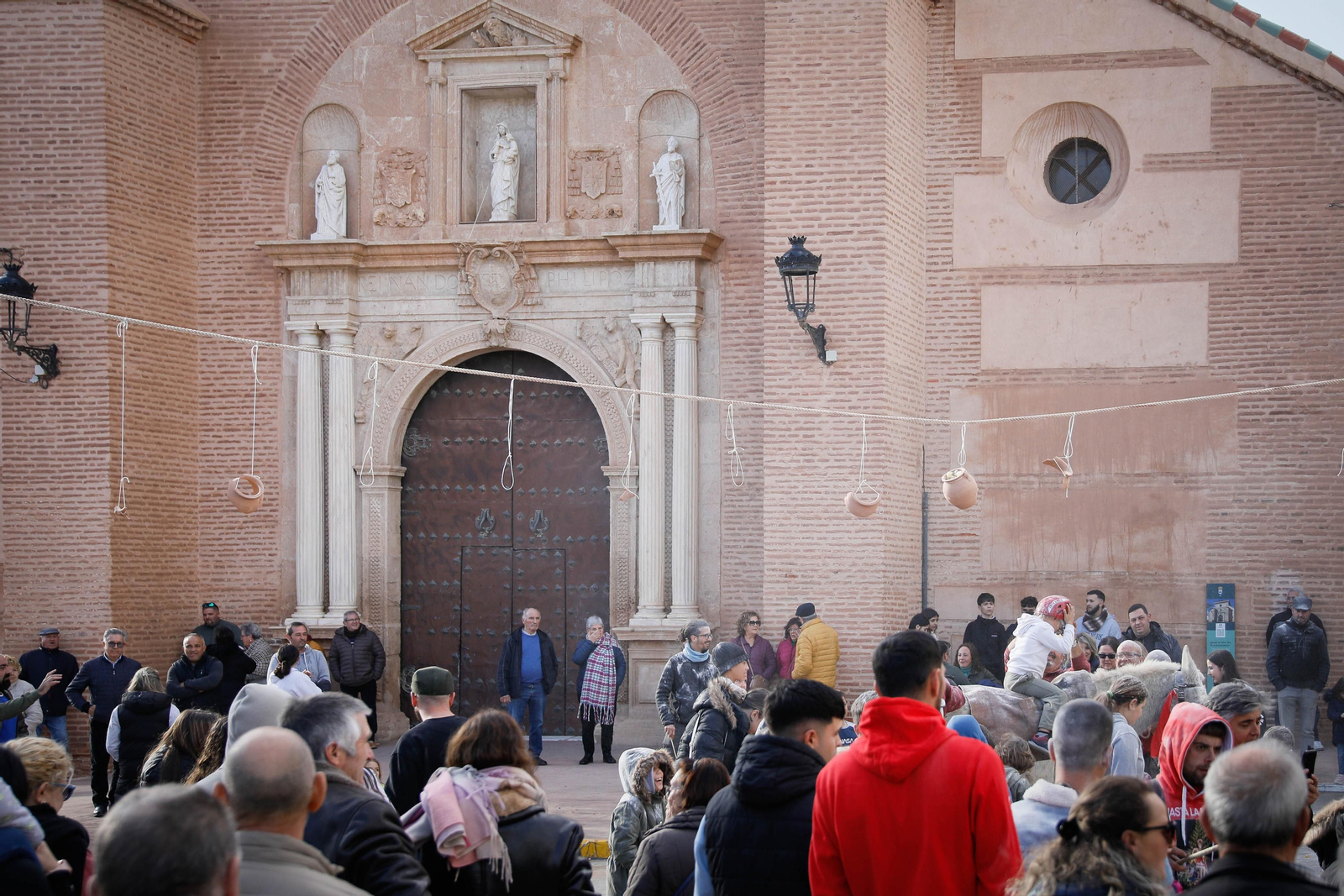 Las mejores imágenes del cierre de fiestas en Fiñana con "Las Ollas"