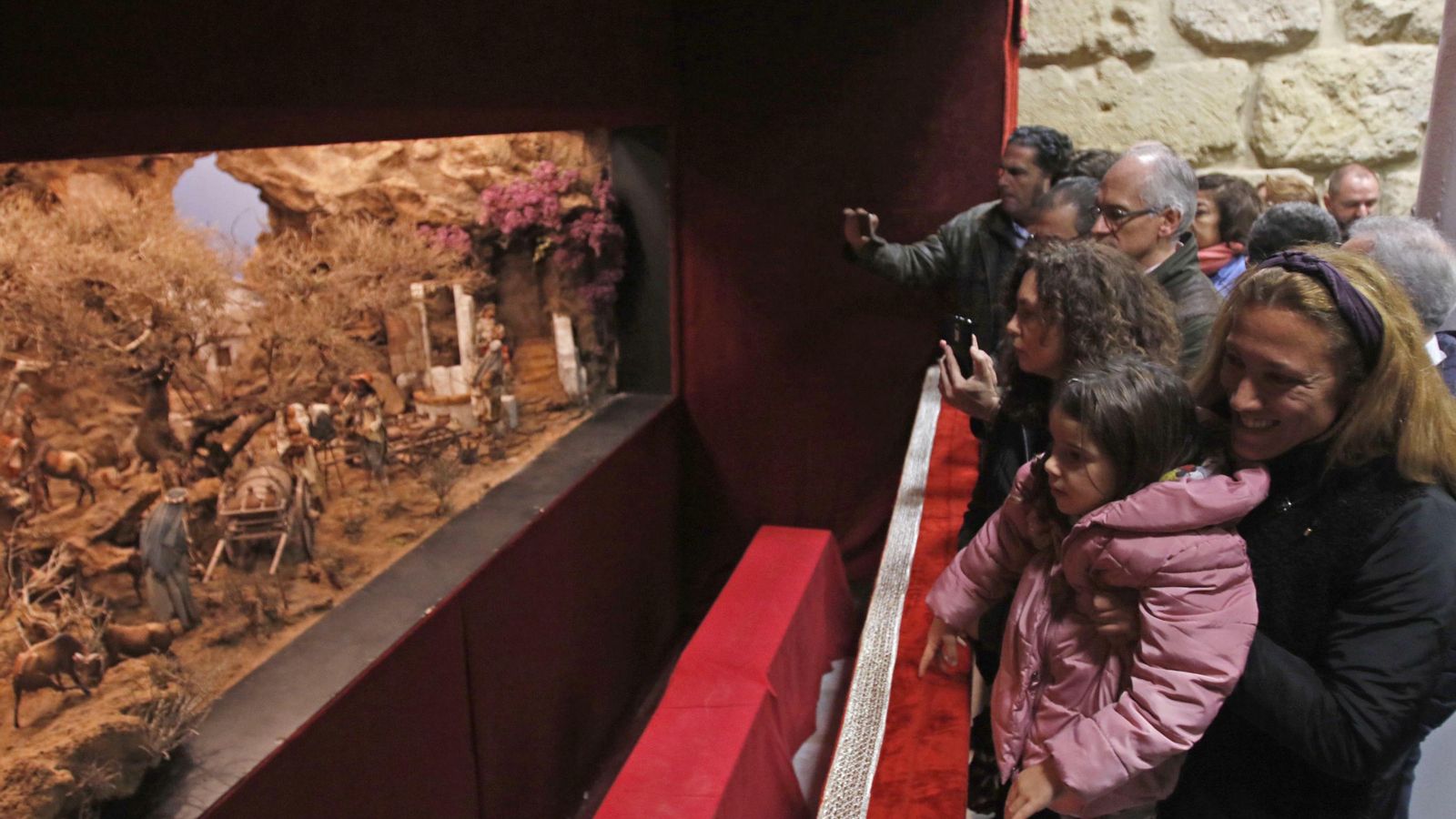 Belén municipal instalado en el Ayuntamiento.