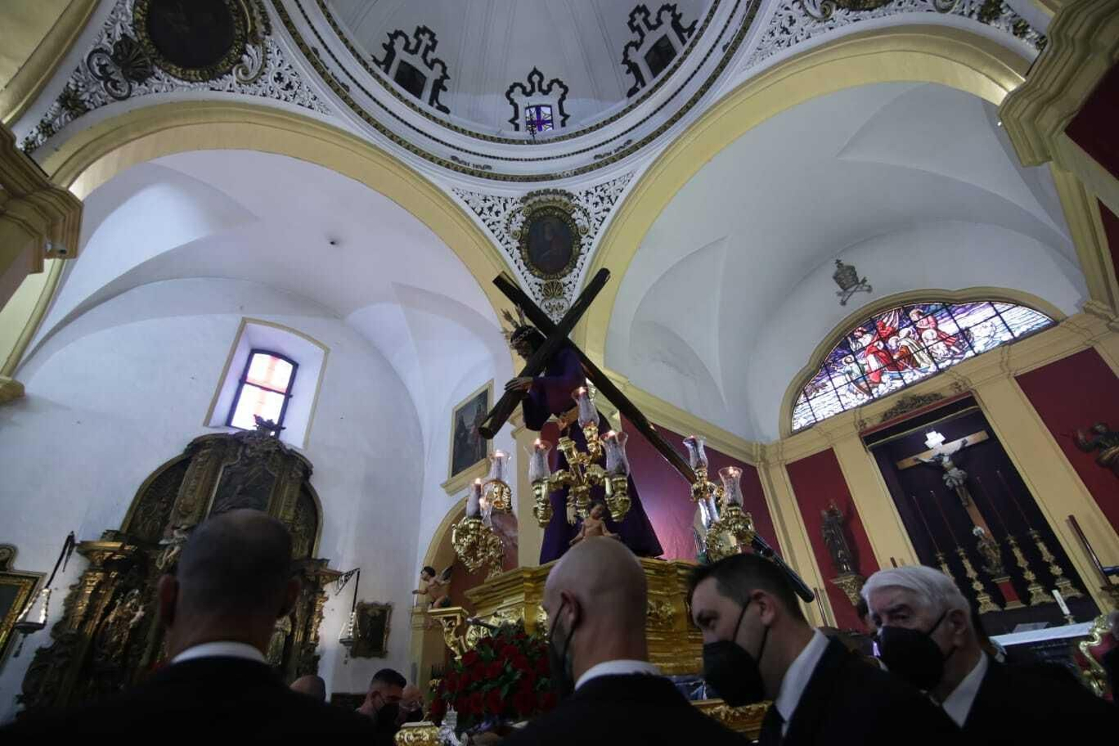 Salida del vía crucis de Nazareno en San Fernando
