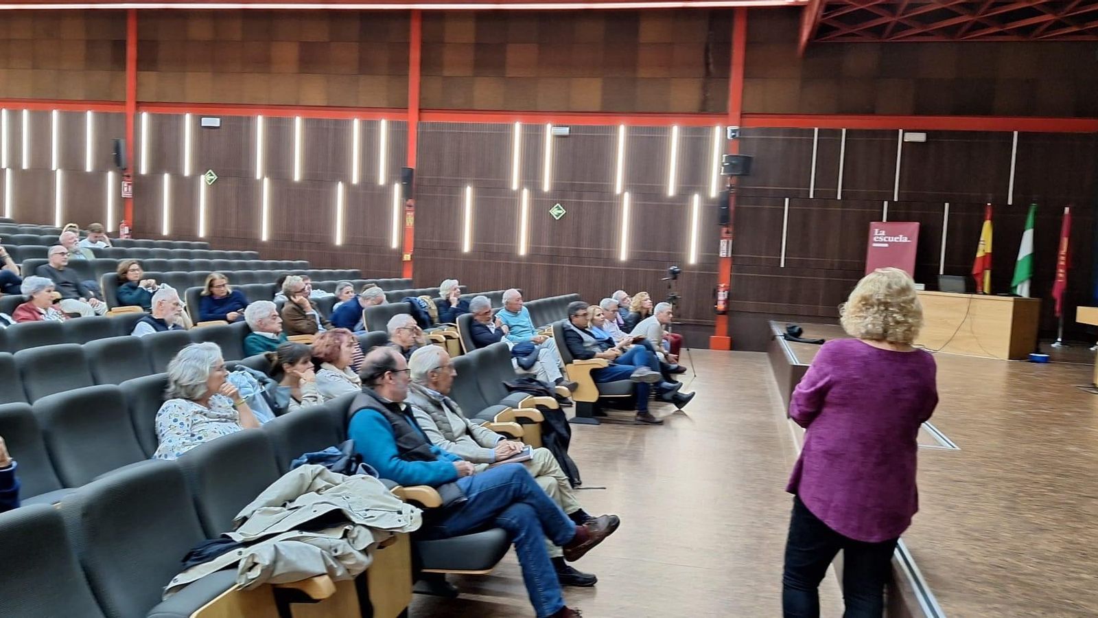 Asistentes al debate sobre el nuevo estadio del Betis