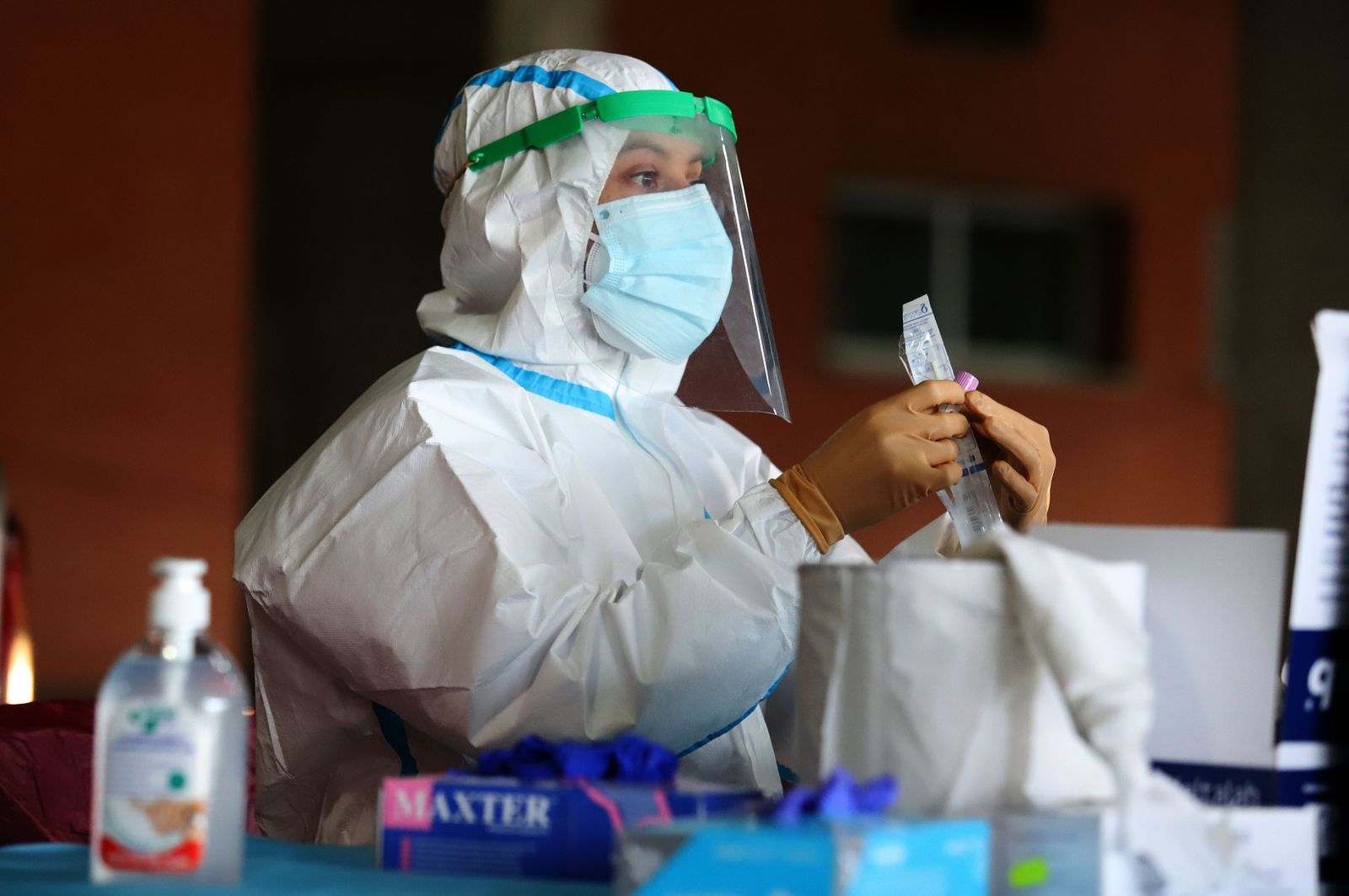 Existen evidencias de la relación entre microbiota intestinal y covid persistente.