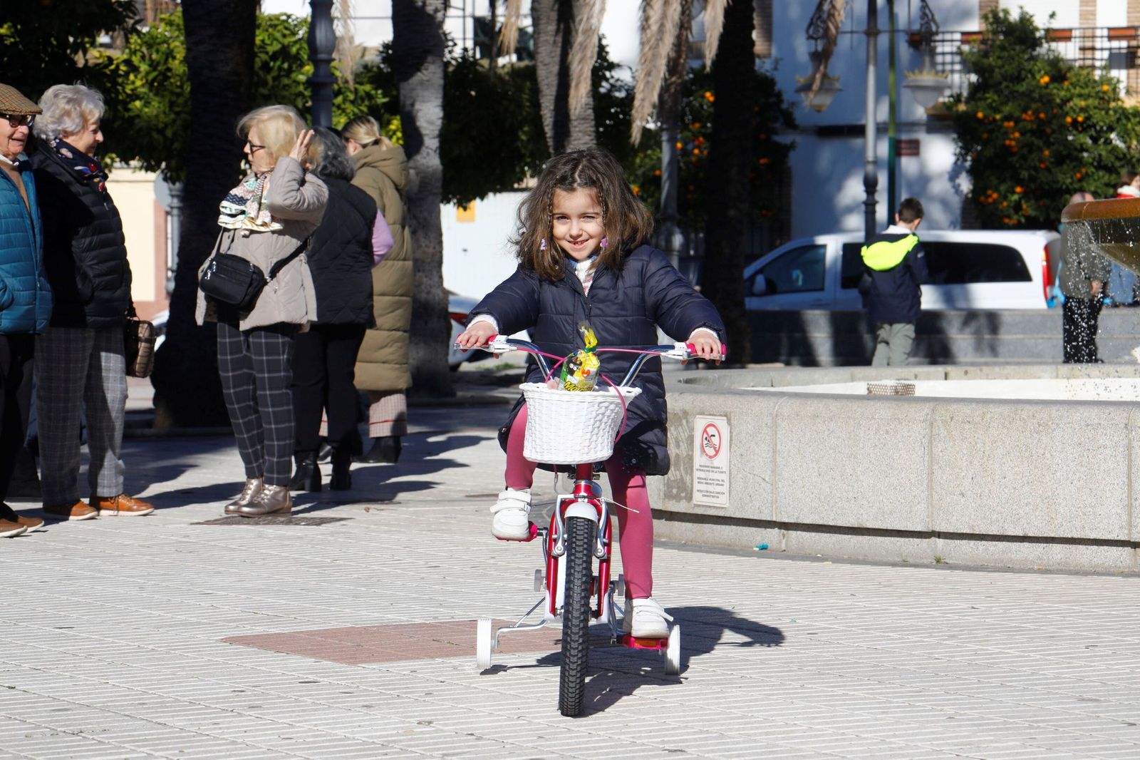 Los niños de Córdoba disfrutan de sus regalos de Reyes, en imágenes