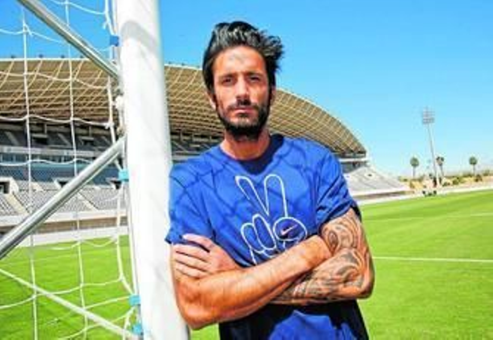 Marcos Angeleri posa en el estadio de atletismo.