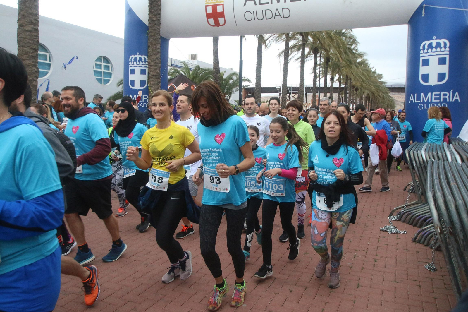 Galería gráfica de la 'RUNNER FASHION CARRERA AZUL POR EL AUTISMO'