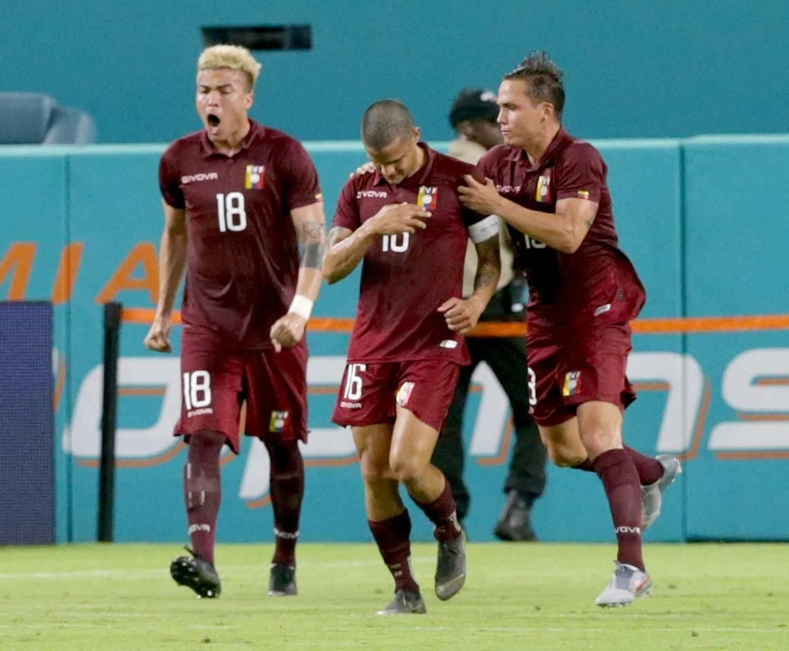 Rosales, fecilitado tras marcar ante e Ecuador anoche.
