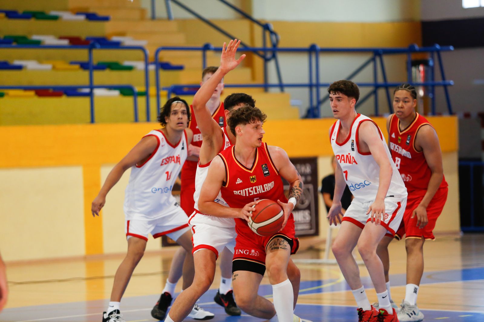 Las fotos de la primera jornada del torneo Internacional U20 de baloncesto de La Línea