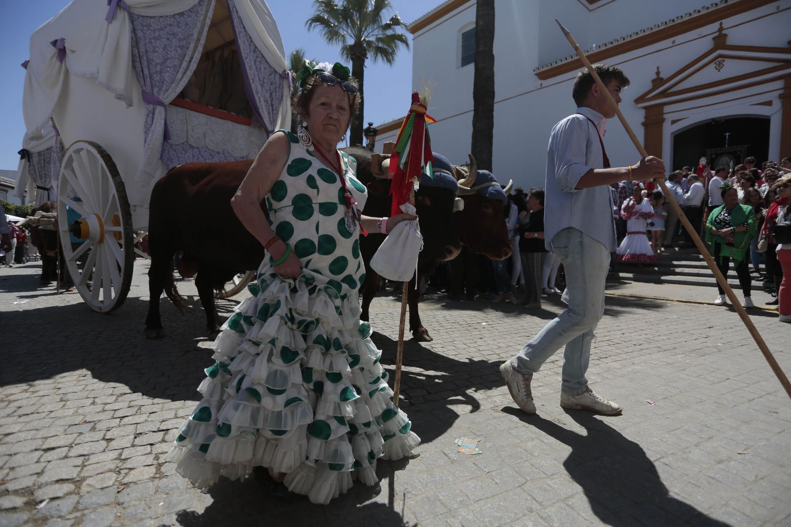 Paso de las hermandades por Villamanrique