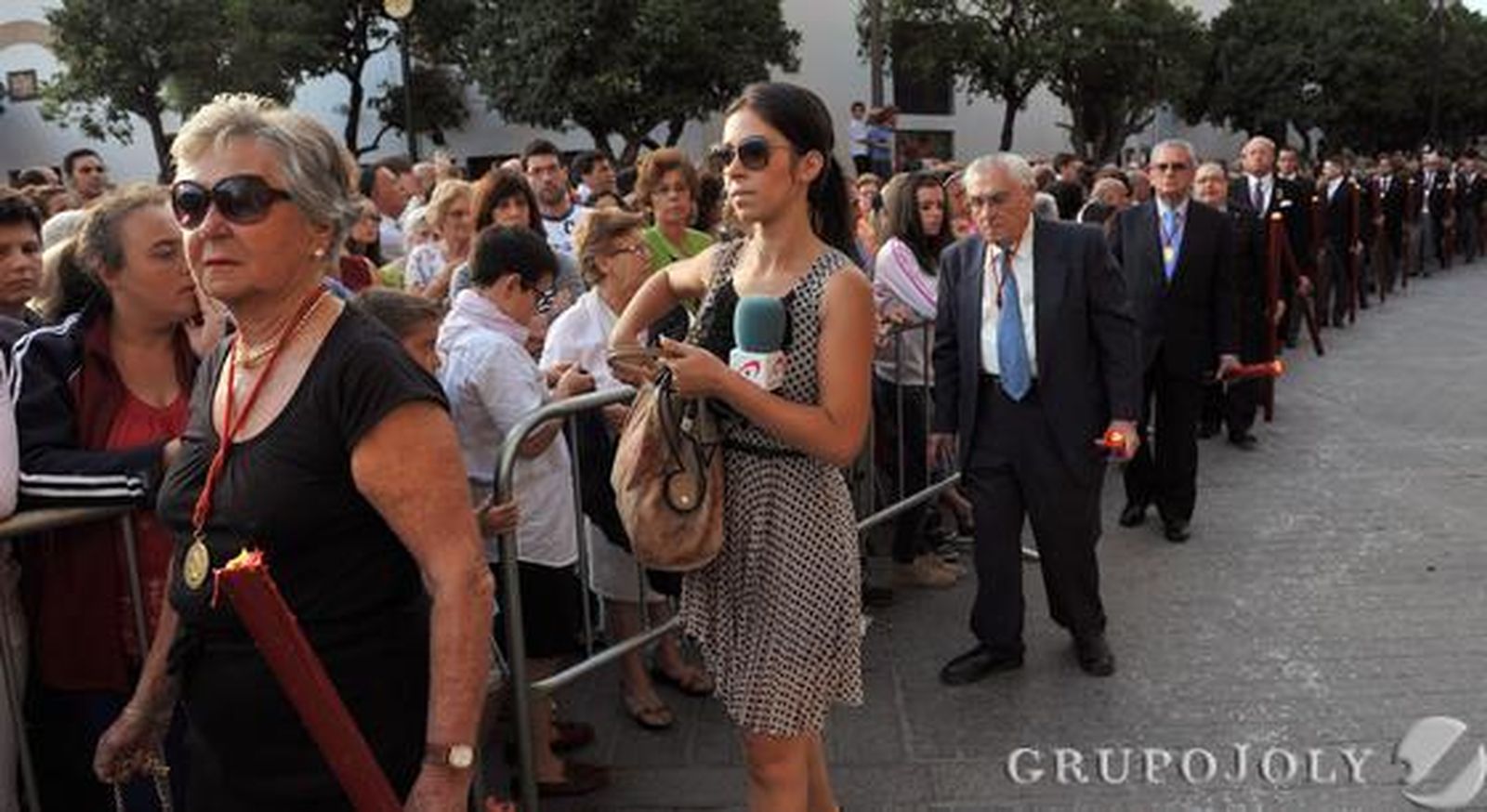 Múltiples medios se movilizan para retransmitir la salida de la Patrona. 

Foto: Juan Carlos Vázquez