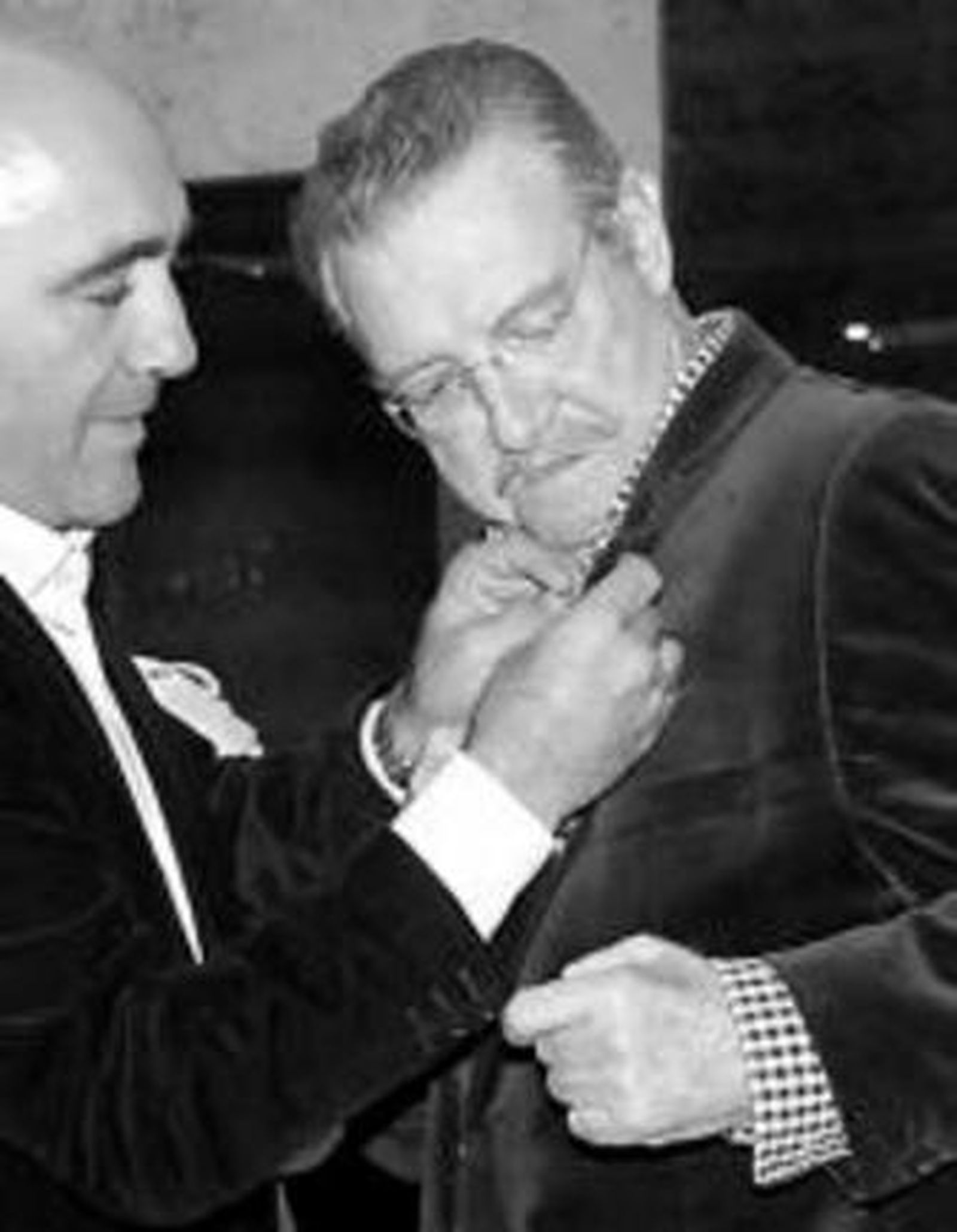 Hurtado (d.), junto al alcalde.