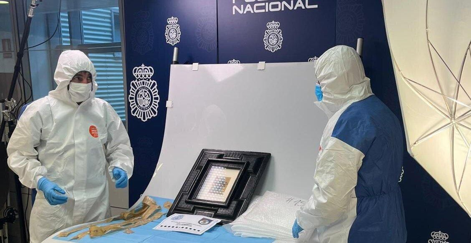 Imágenes de las pruebas a las que ha sido sometido el cuadro.