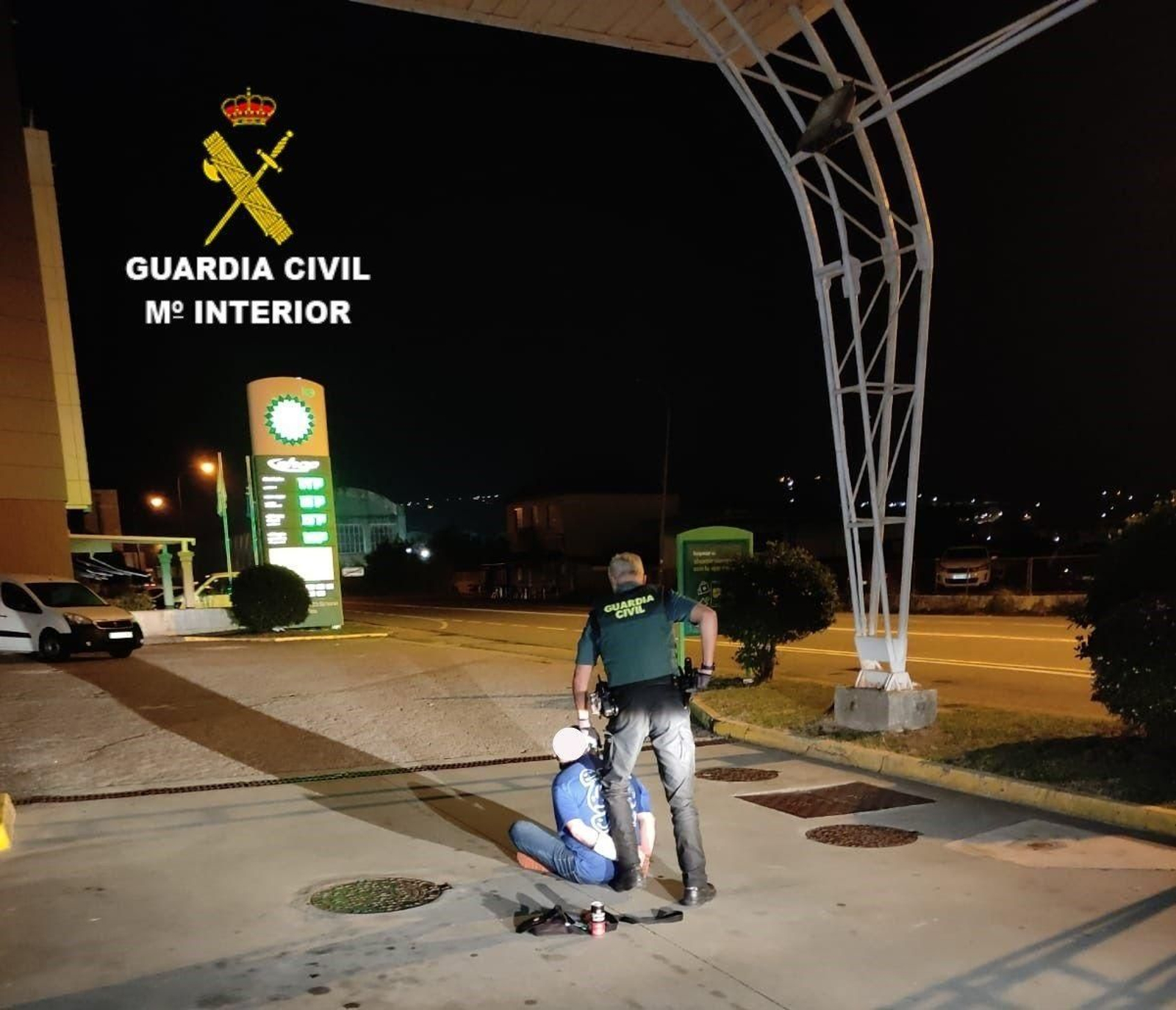 Imagen de archivo de una detención en una gasolinera en una operación antigua de la Guardia Civil.