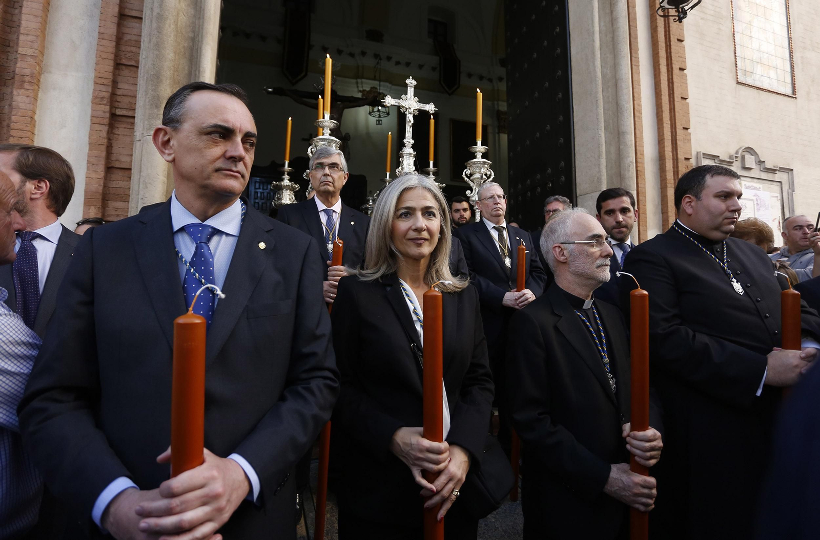 Las imágenes del Vía Crucis de las Cofradías de Sevilla con el Cristo de la Conversión de Montserrat