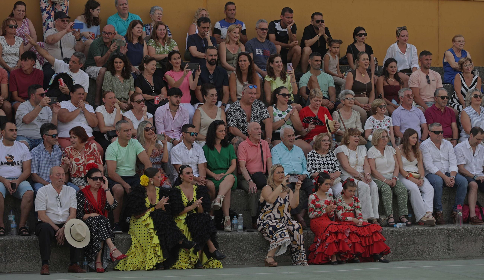 Fotos del I concurso de sevillanas 'Entre Volantes' en Algeciras