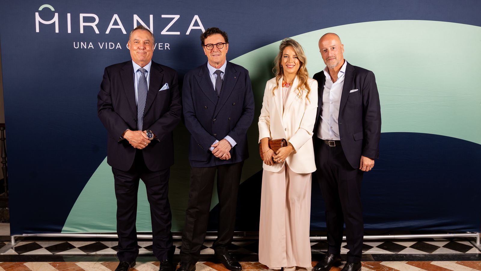 Ramón Berra, CEO de Miranza; el Dr. Federico Alonso, director médico de Miranza Sevilla; Julián Cézon, fundador de Miranza CIMO; y María Gessa, directora médica de Miranza en Andalucía, en la presentación Miranza Sevilla.