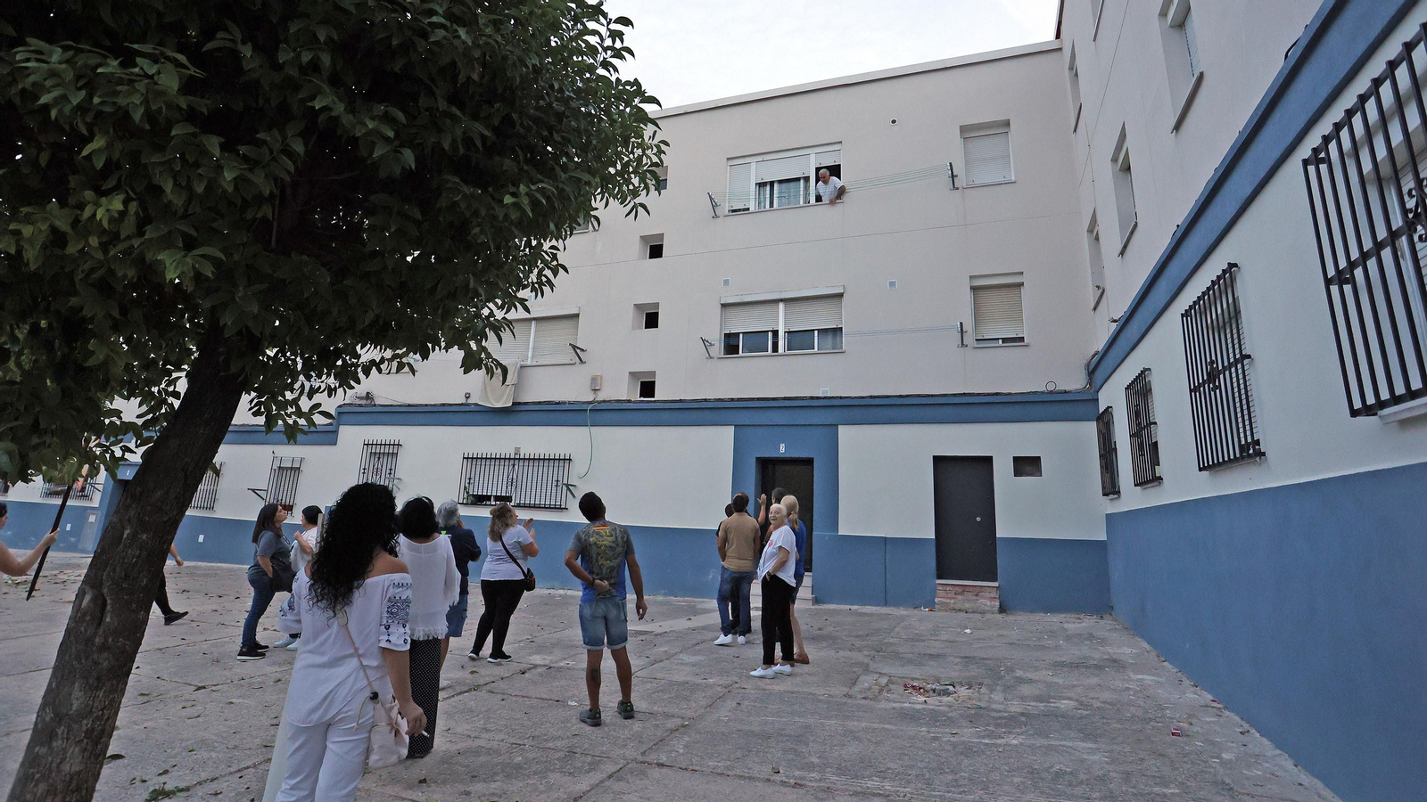 Manifestación de los vecinos de La Asunción de Jerez por los retrasos de la rehabilitación de sus bloques