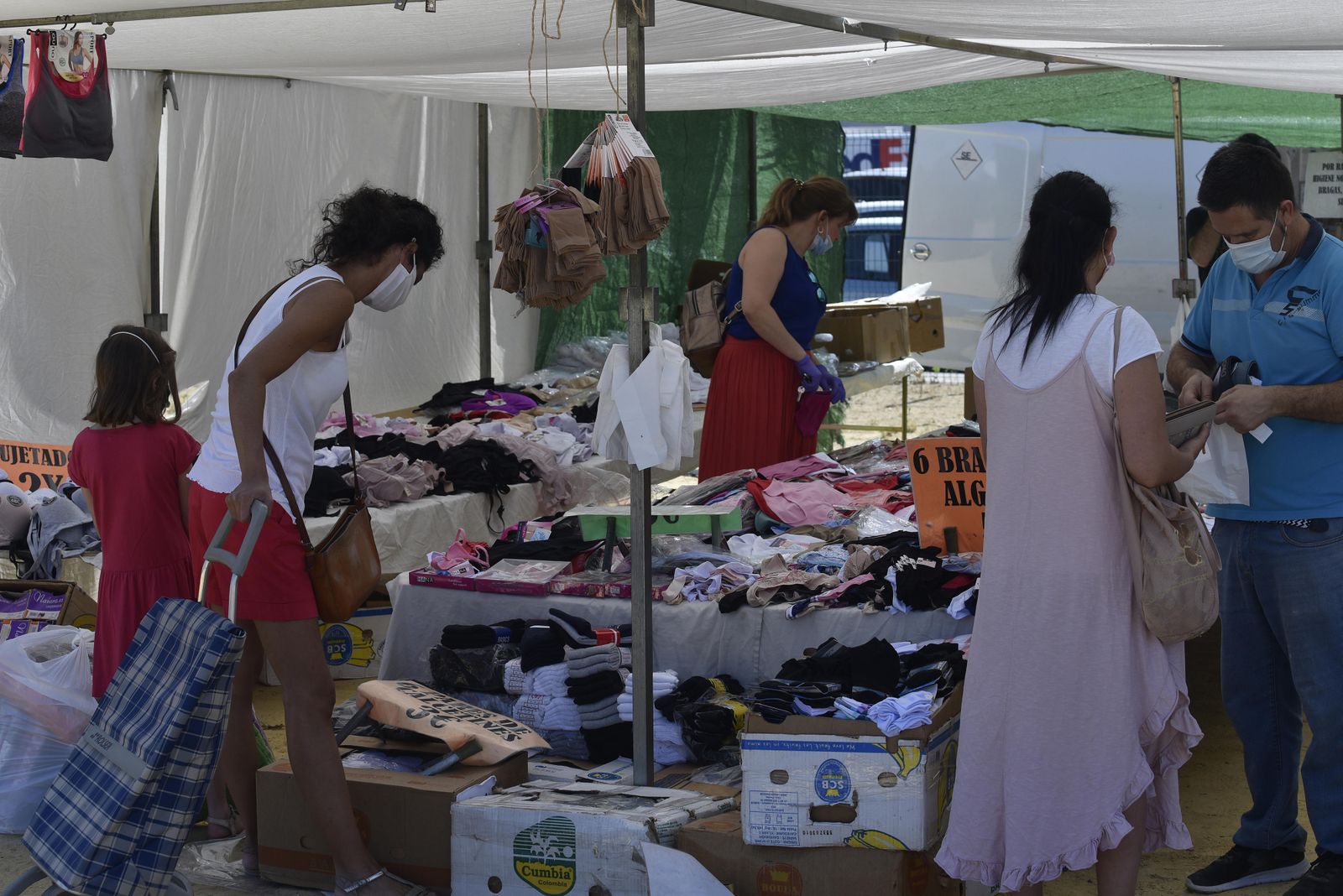 Un mercadillo de la provincia de Sevilla que reabrió la semana pasada.