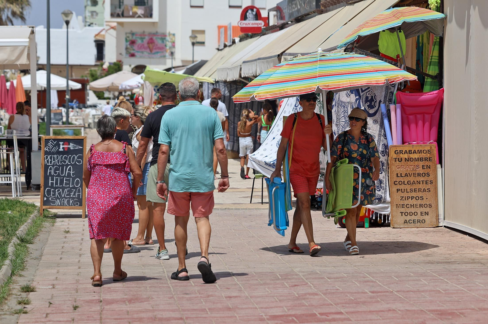 Imágenes del caluroso día en la playa de Matalascañas