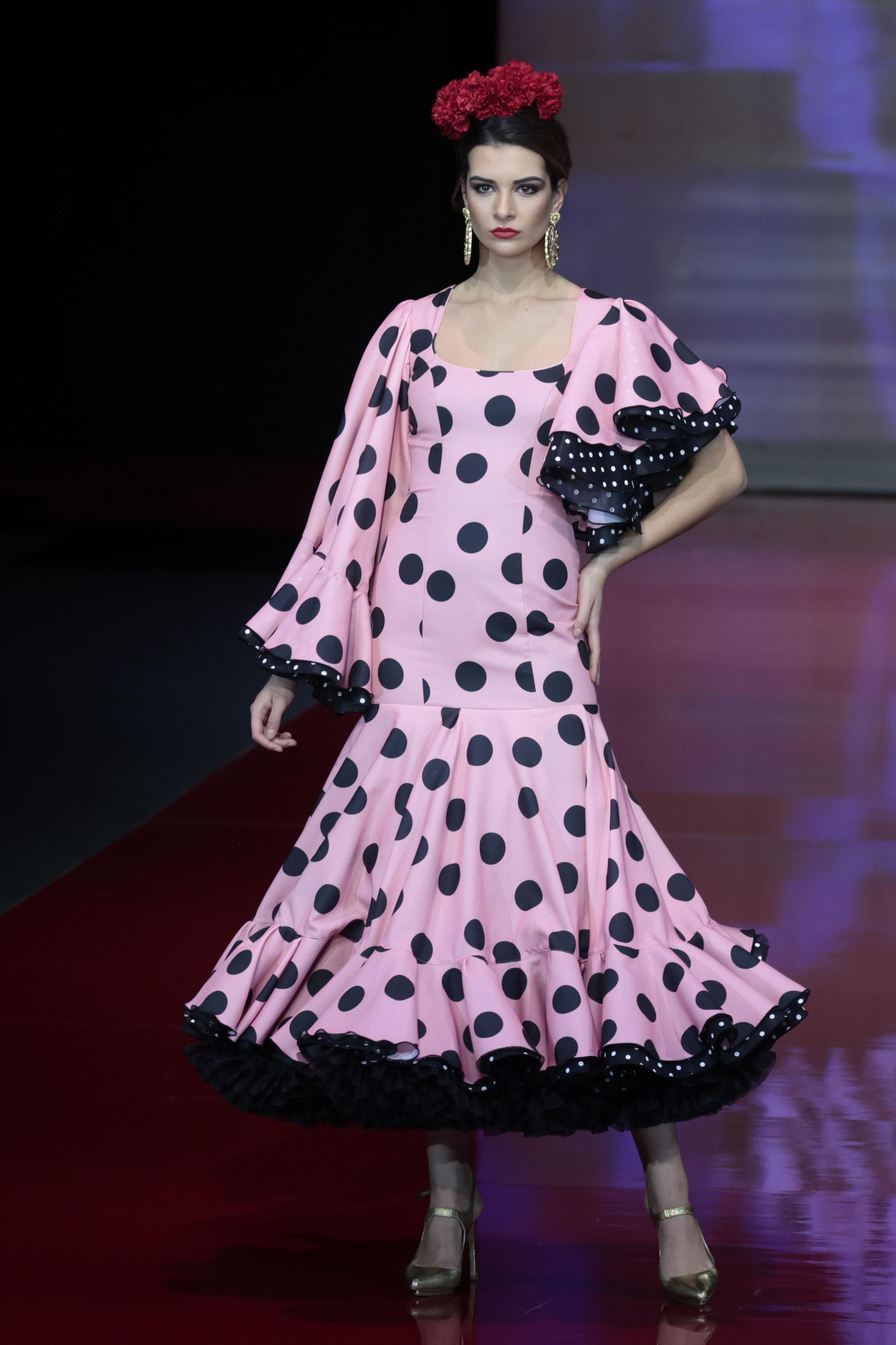 El desfile de Rosa Pedroche en SIMOF 2022, todas las fotos