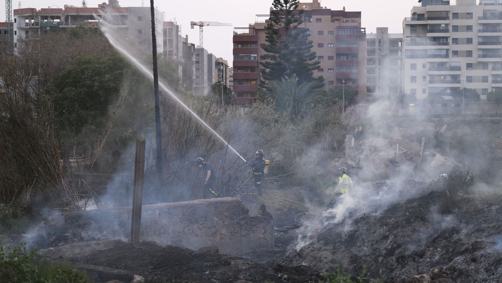 Fotogalería incendio descampado Vega de Acá. Almería