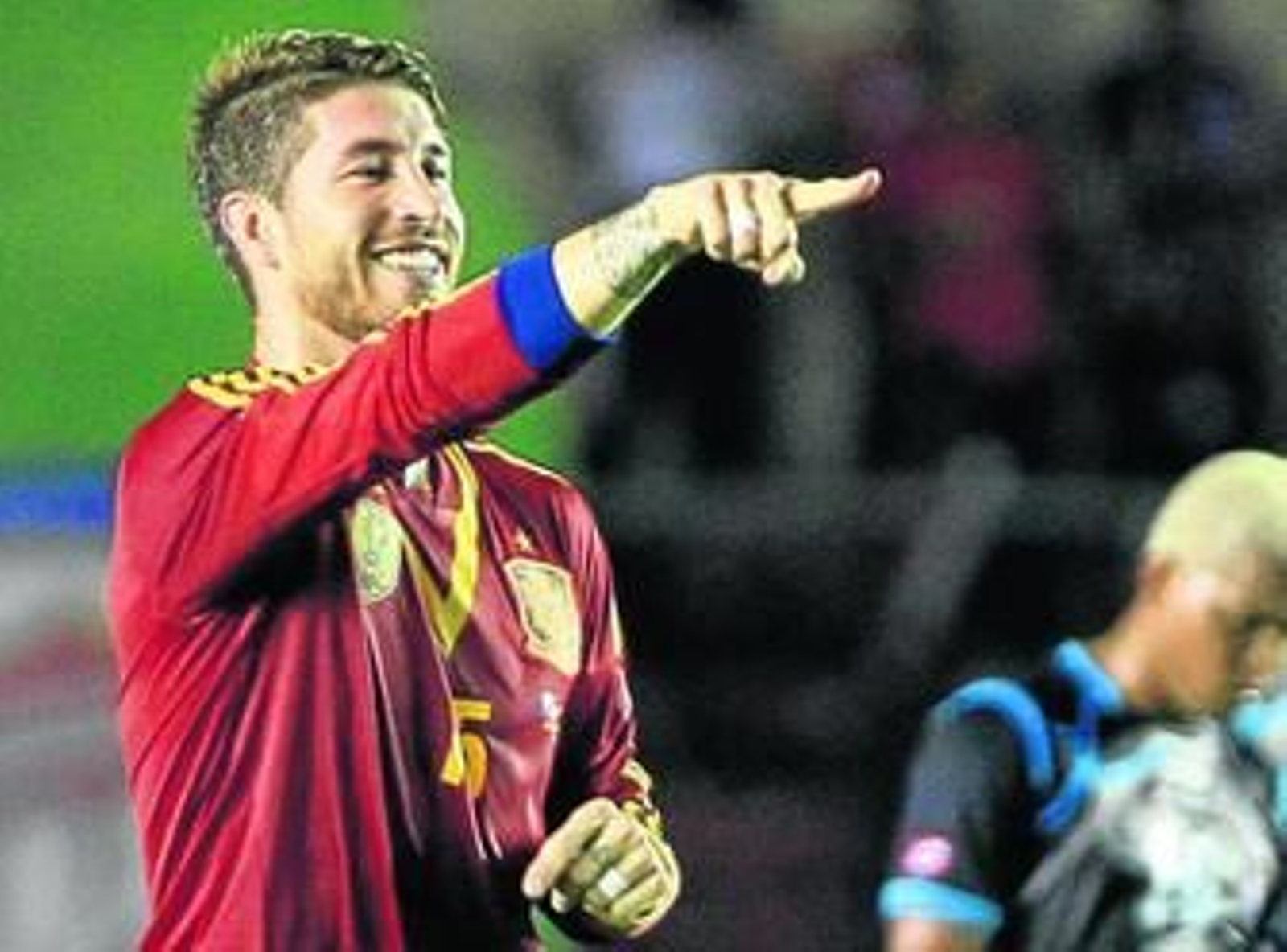 Sergio Ramos hace una dedicatoria tras conseguir su gol de falta directa frente a Panamá.