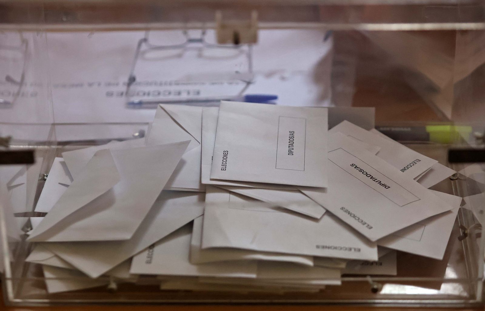 Imágenes de la jornada electoral para el Parlamento Europeo en Algeciras