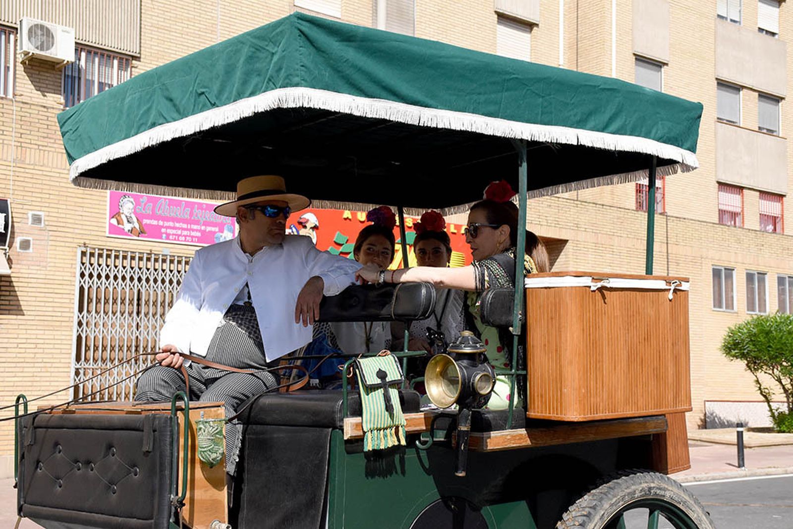 Imágenes de los carros de la Hermandad del Rocío de Huelva