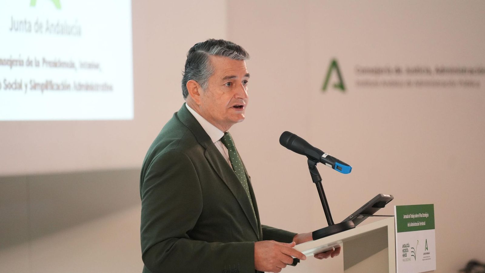 El consjero de Presidencia, impulsor de la estrategia de digitalización. El consjero de Presidencia, impulsor de la estrategia de digitalización.