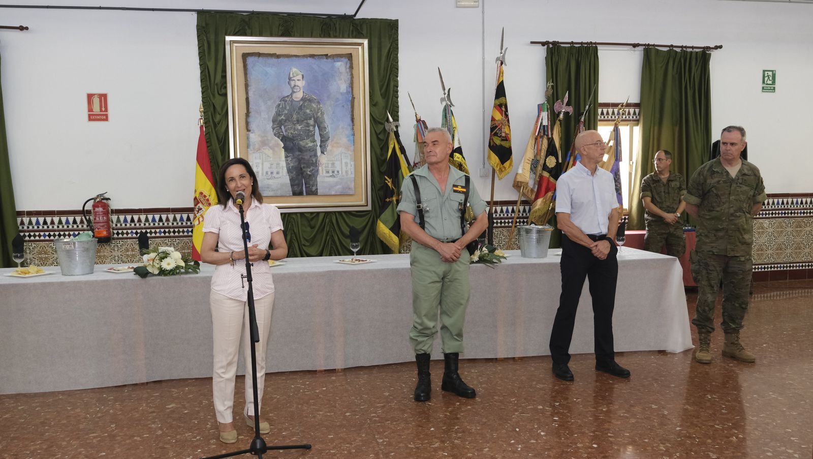 Visita de la Ministra de Defensa Margarita Robles a La Legión Española, en Viator