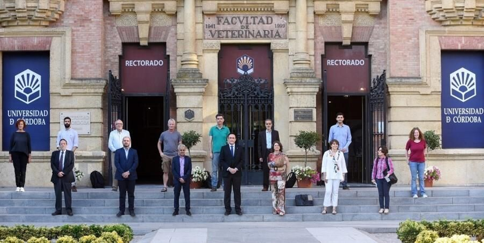 Encuentro entre miembros del Consejo Oleícola Internacional y la UCO. Encuentro entre miembros del Consejo Oleícola Internacional y la UCO.