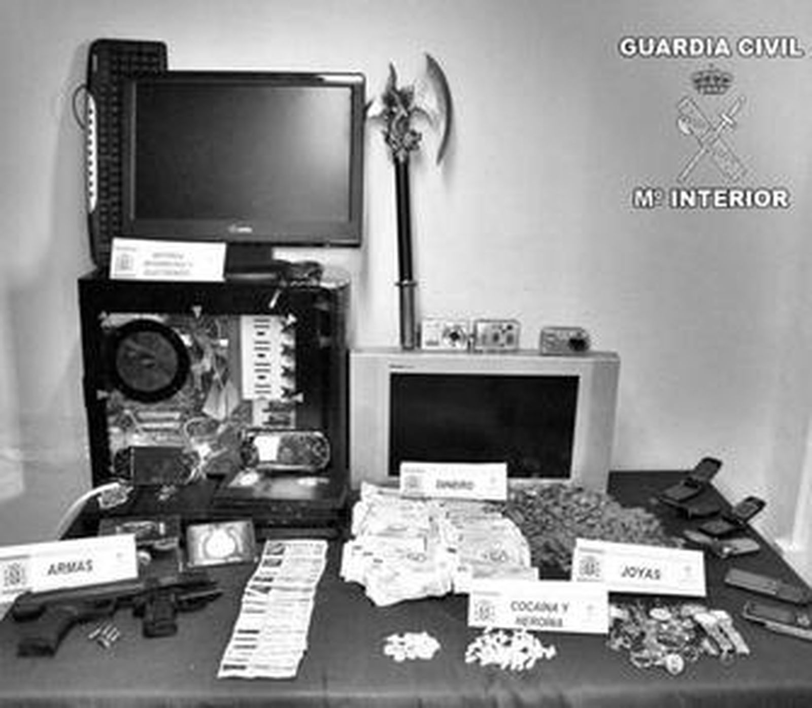 Material intervenido a los dos detenidos en el marco de la operación Rucho de Rute.