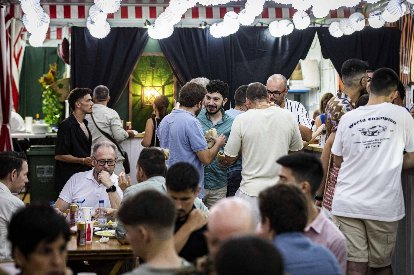 Búscate en las imágenes del viernes de Feria en San Fernando