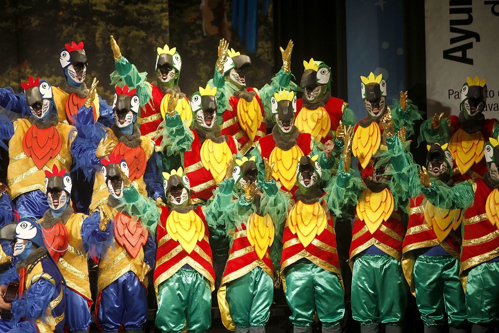 Las imágenes de la décimo sexta función de clasificatorias