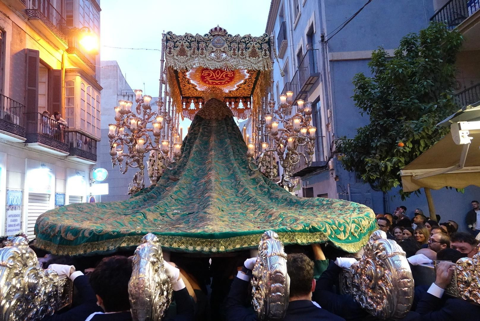 Las fotos de Estudiantes, en el Lunes Santo de Málaga