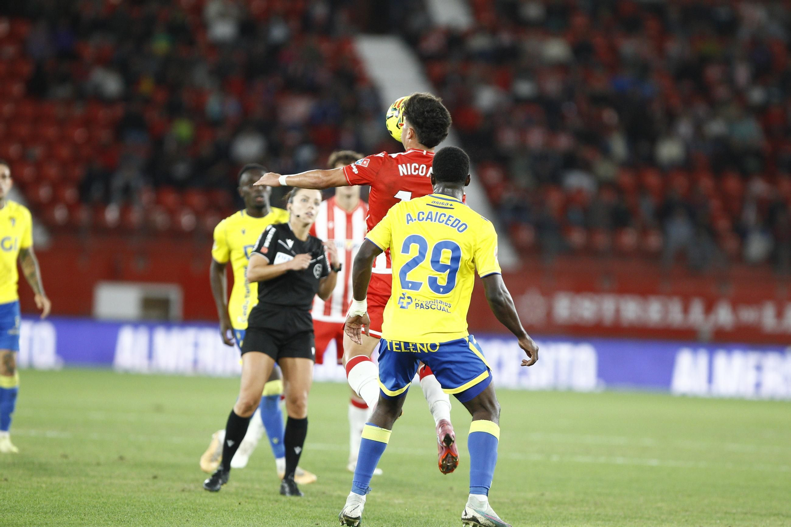 El partido U.D. Almería-Cádiz C.F. en imágenes