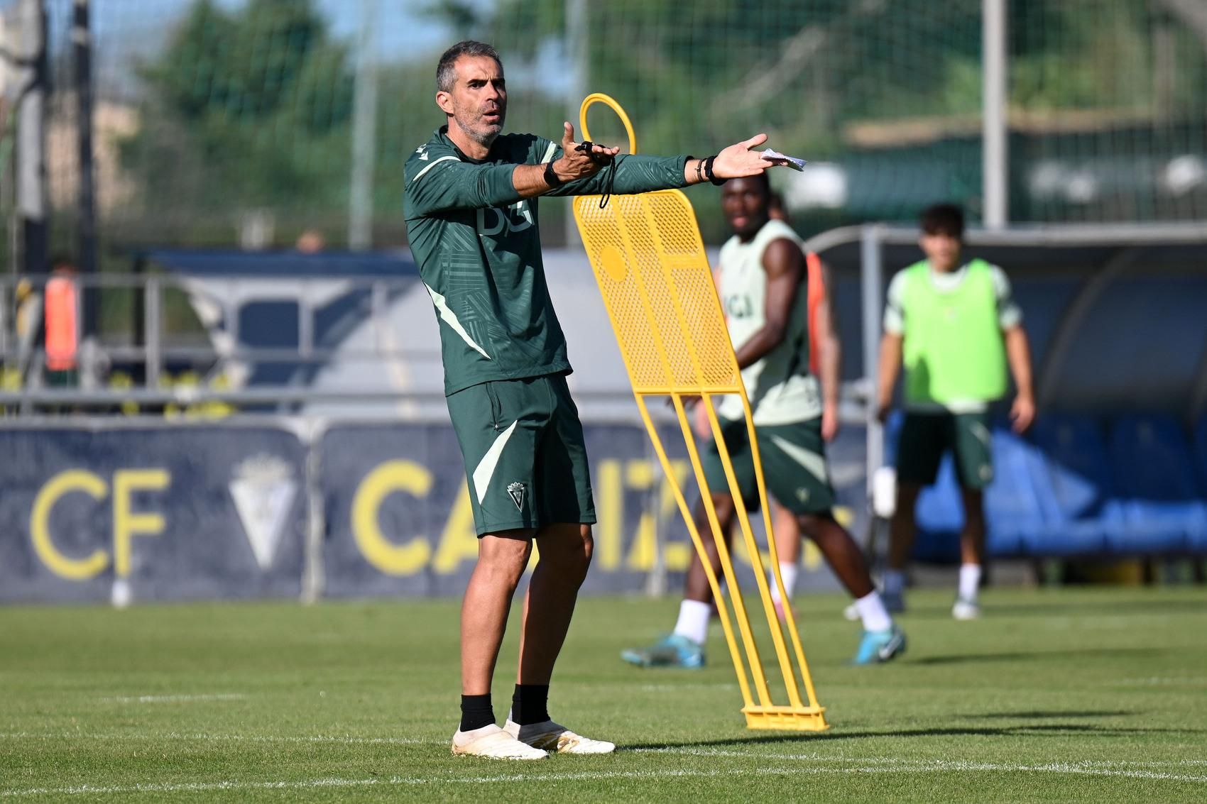 Las dos vacantes en la alineación del Cádiz CF