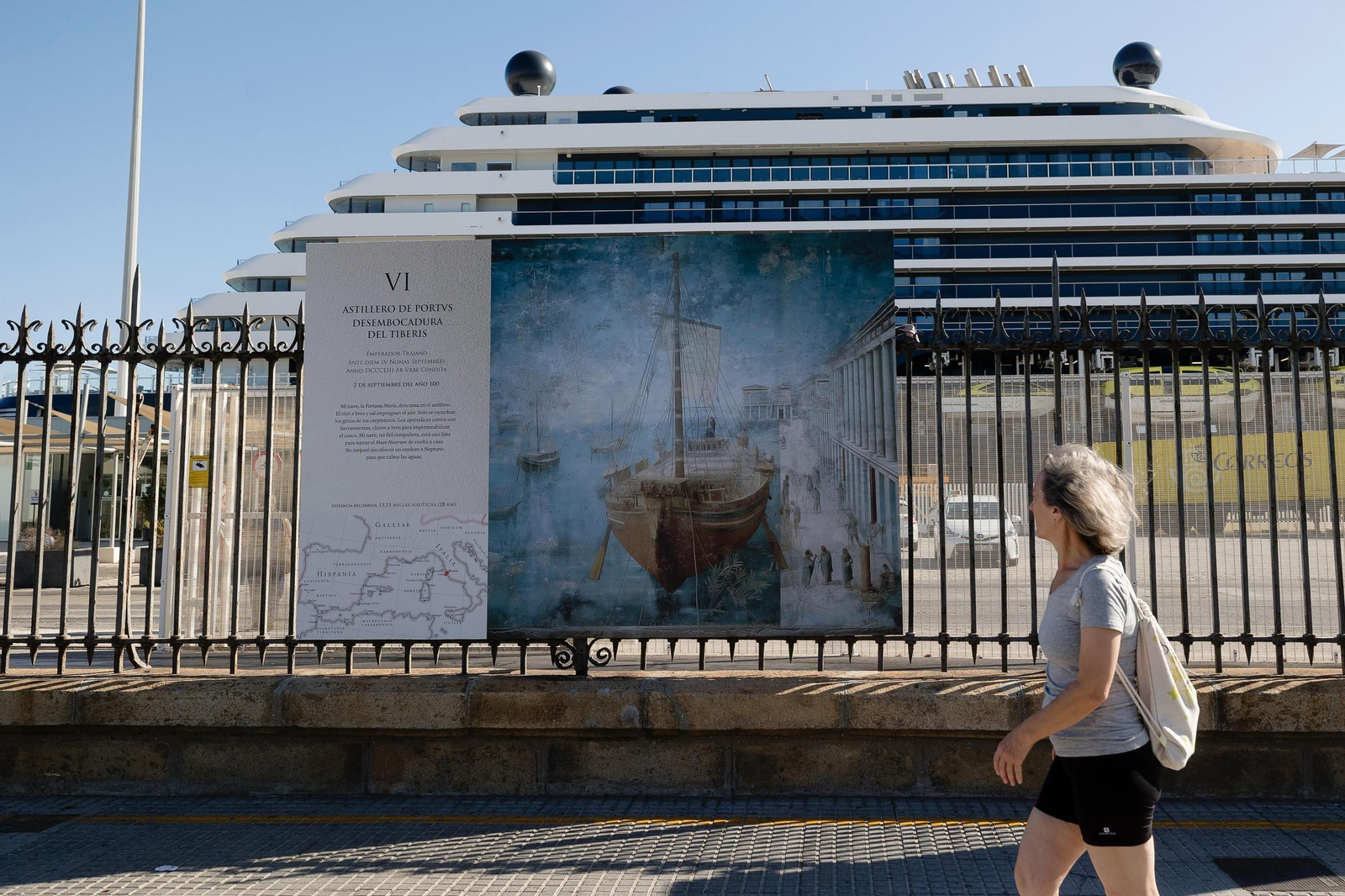 Uno de los paneles de la exposición de la muestra 'De Roma a Gades'